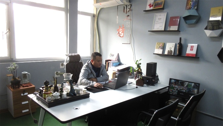 Xiongxian Hong Sheng Tai Paper and Plastic Packaging Crafts Factory factory image 2
