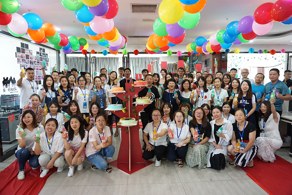 Henan Zhonglihui Arts&Crafts Co., Ltd. cake decoration
