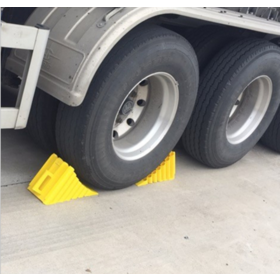 Low Price products rubber truck car safety guide garage parking  pe Wheel Chock