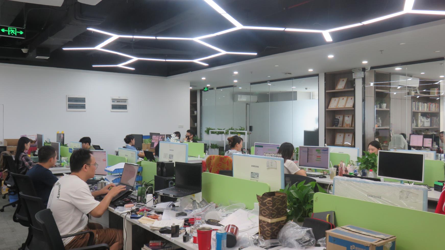 Shenzhen Linyin Technology Co., Ltd. Bracelets