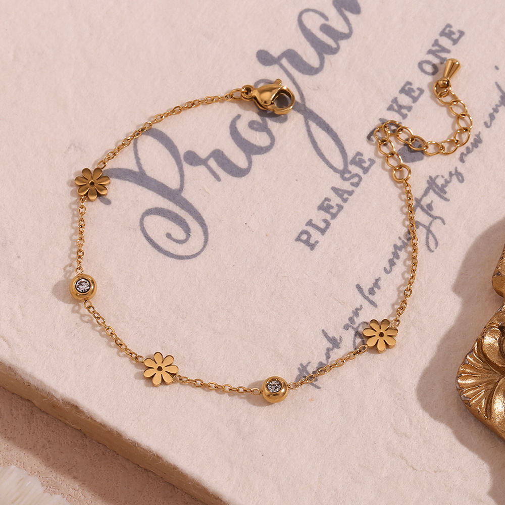 Xinyang Juhuo Trading Co., Ltd. Elegant Simple Bracelet Stainless Steel Plated 18K Gold Double-sided Black and White Diamond Flower Bracelet