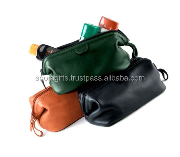 Wholesale Travel Cosmetic Organizer Leather and PVC Makeup Bag with Zipper Closure PU Material Logo Pattern Hanging Feature