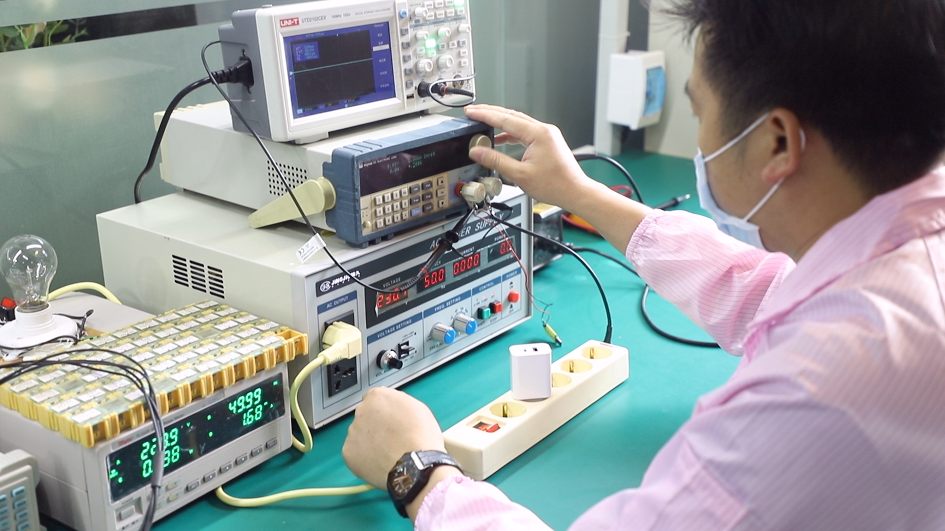 Shenzhen Qihang Chuangshi Technology Co., Ltd. USB Charger