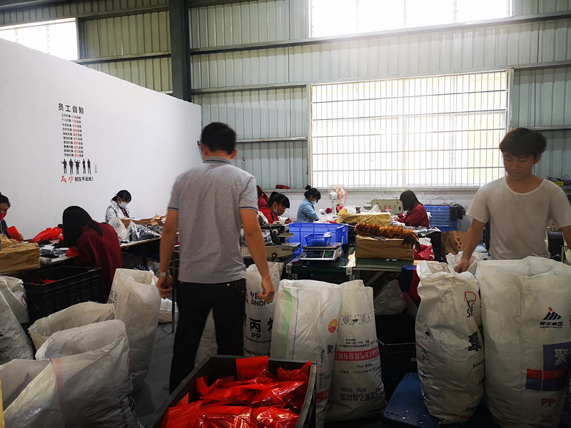 Dongguan Yuan Qian Hardware & Plastic Products Co., Ltd. Furniture hardware accessories