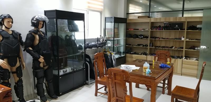 Jingjiang City Yue Cheng Police Equipment Factory factory image 5