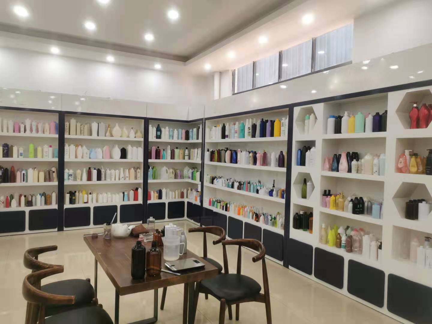 Guangzhou S&T Plastic Co., Ltd. PET bottles