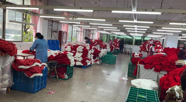 Jiaxing Blue Penguin Trade Co., Ltd. Santa Costume