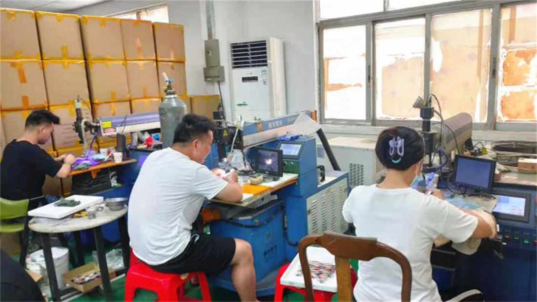 Dongguan Huangjiang Jinliangtang Hardware Factory Fitbit Watch Band