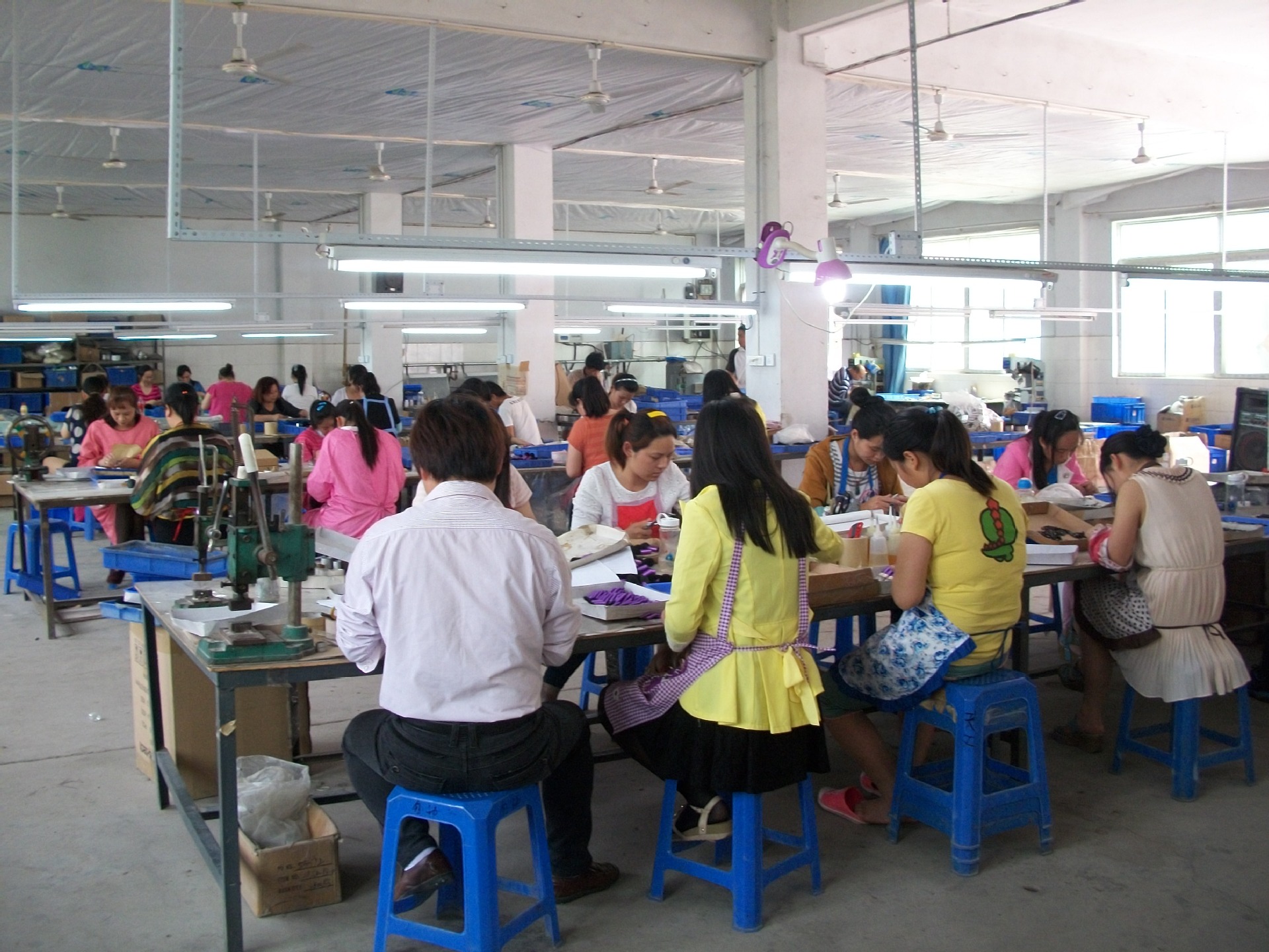 Shenzhen Nanfang Shishang Cosmetic Utensil Co., Ltd. Makeup Brush