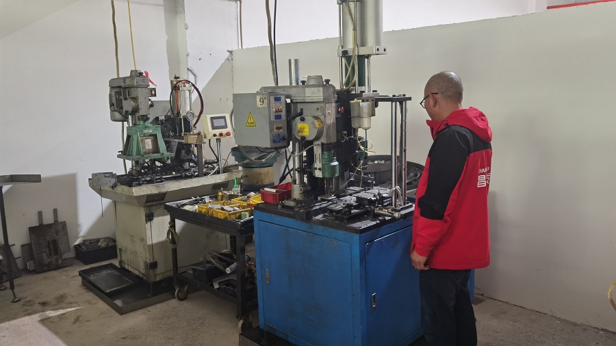 Shenzhen Changrongfa Technology Development Co., Ltd. Medical Trolley