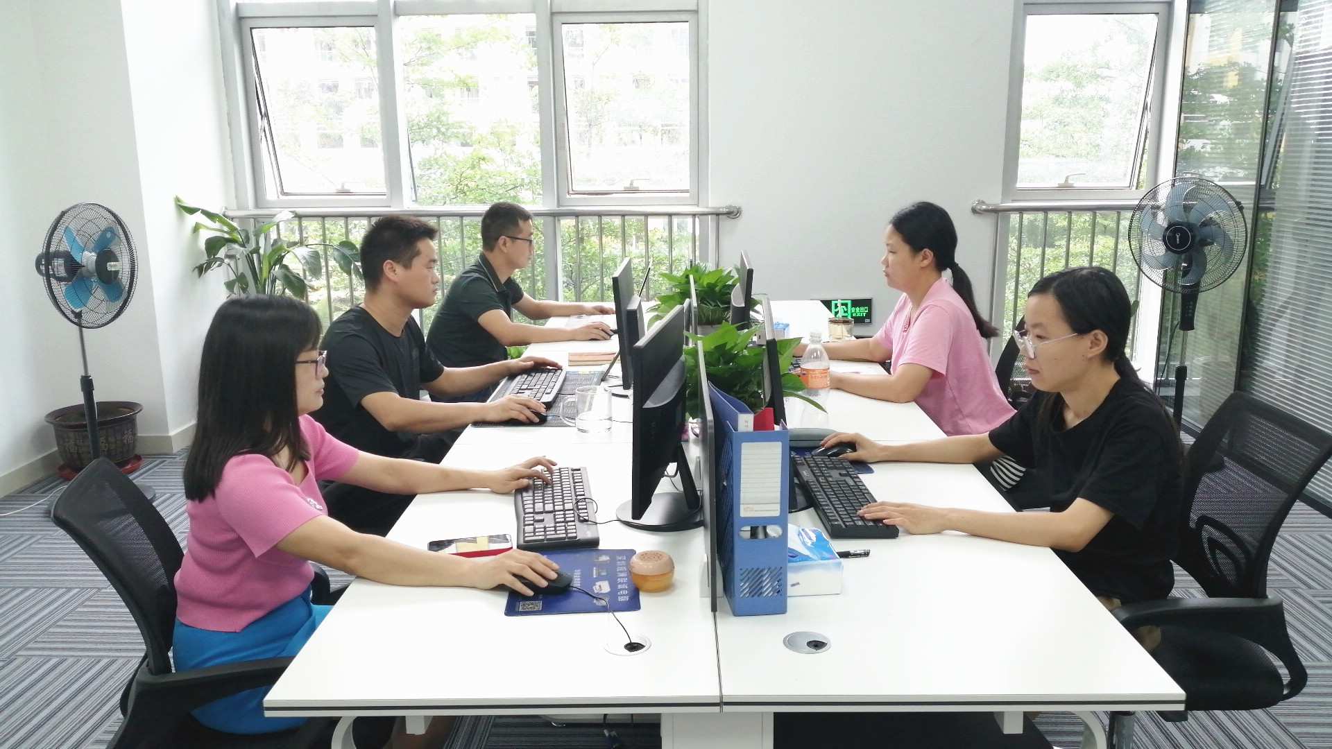 Shenzhen Dahe Display Company Limited Display Rack
