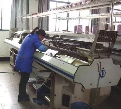 SHANGHAI LEMENG TEXTILE & GARMENT CO.,LTD. scarf