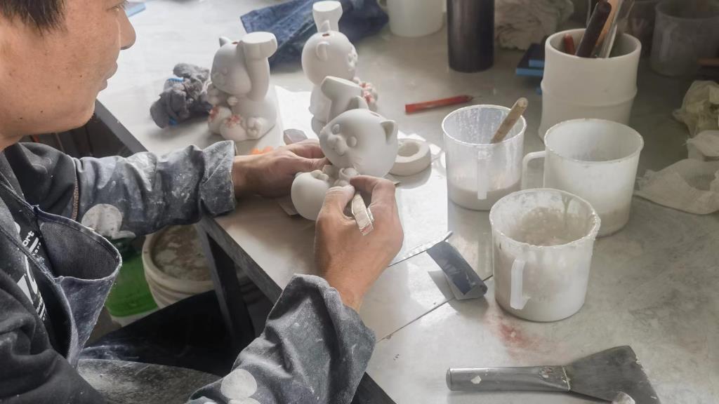 Jinhua Zai Feng Industrial Co., Ltd. Resin Crafts