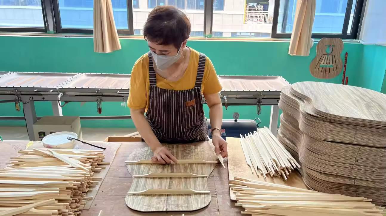 Guizhou Mollo Musical Instrument Co., Ltd. Electric Guitar