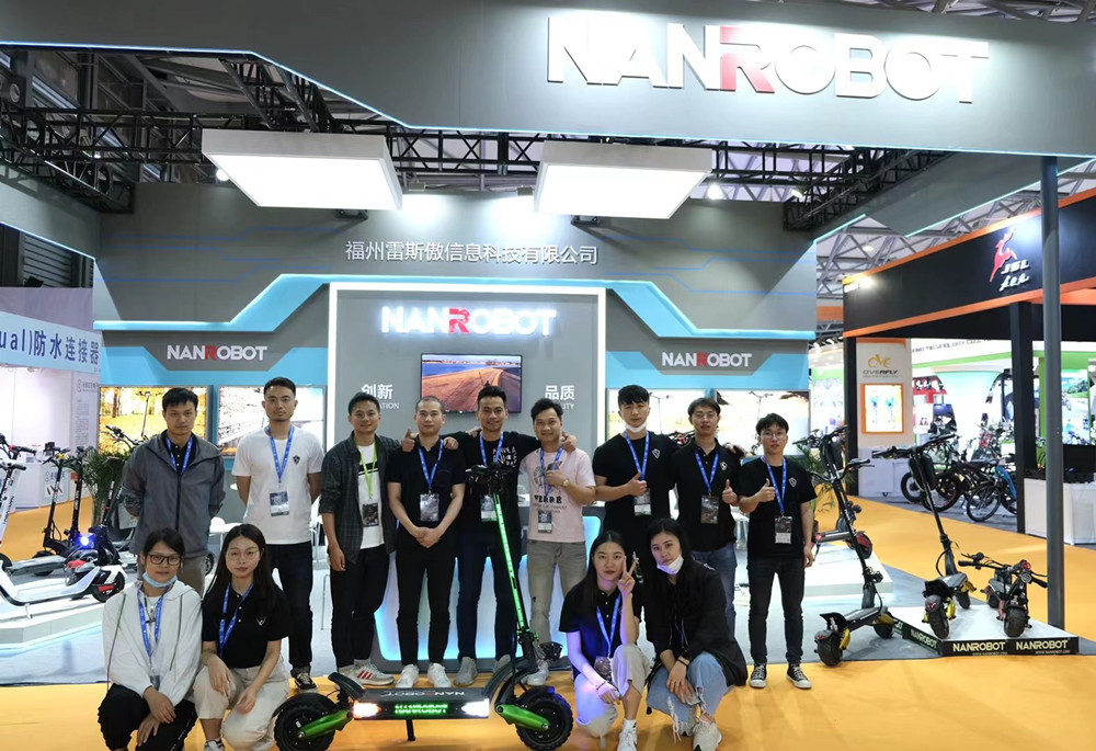 Xiamen Quneng Gongjin Trading Co., Ltd. Electric Scooters