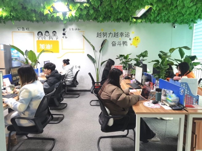 Chongqing Spring Planting International Trade Co., Ltd. London Telephone Booth