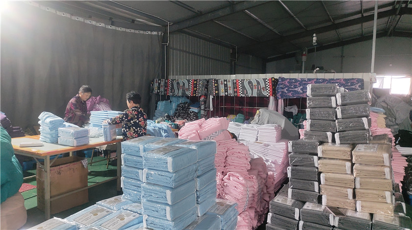 Ningbo Yinzhou Kingsoft Textiles Co., Ltd. Tablecloths