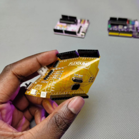 Flexible flat screens: Flexible flat screens are thin, lightweight and easy to bend, making them widely used in curved surfaces