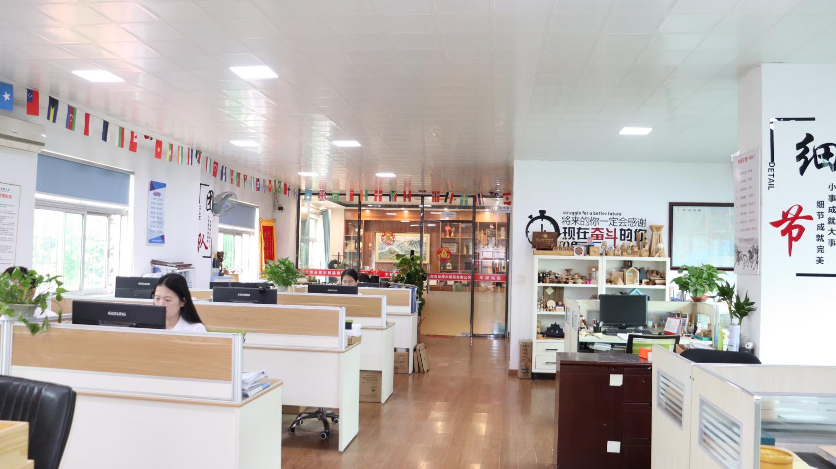 Dongguan Hongxing Wooden Craft Co., Ltd. Electric Fireplace