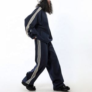 Custom crew neck sweatshirt and jogger set baggy tracksuit sweatpants and sweatshirt set women tracksuits for women