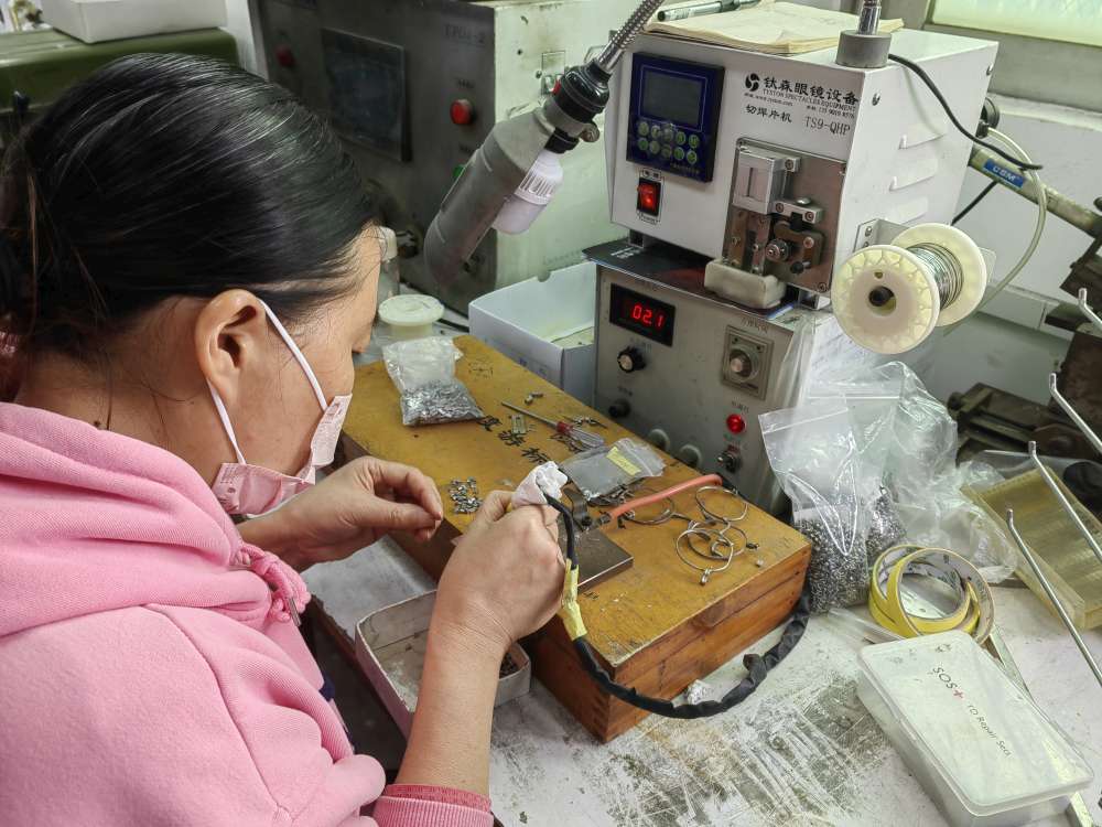 Shenzhen Shanghong Glasses Co., Ltd. Titanium Eyeglasses Frame