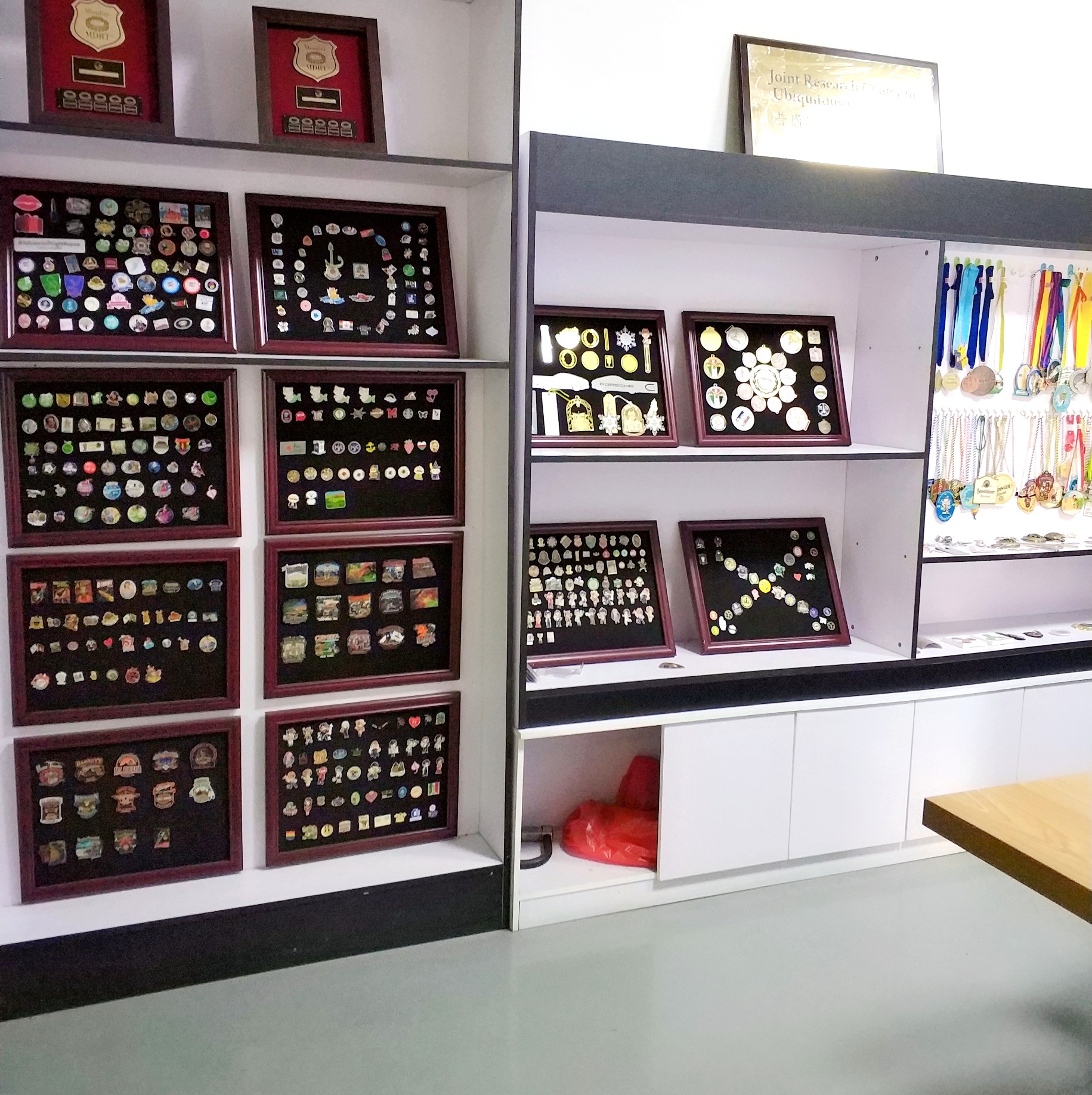 Unique Promotion Gift & Souvenir Co., Ltd. lapel pin