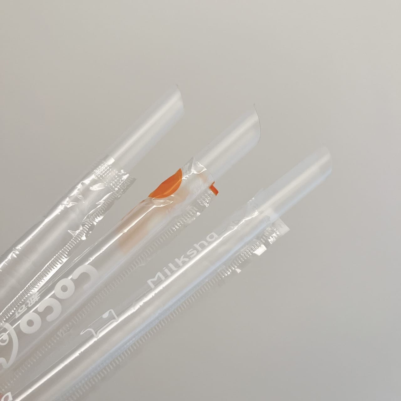 Straw for sealing film roll