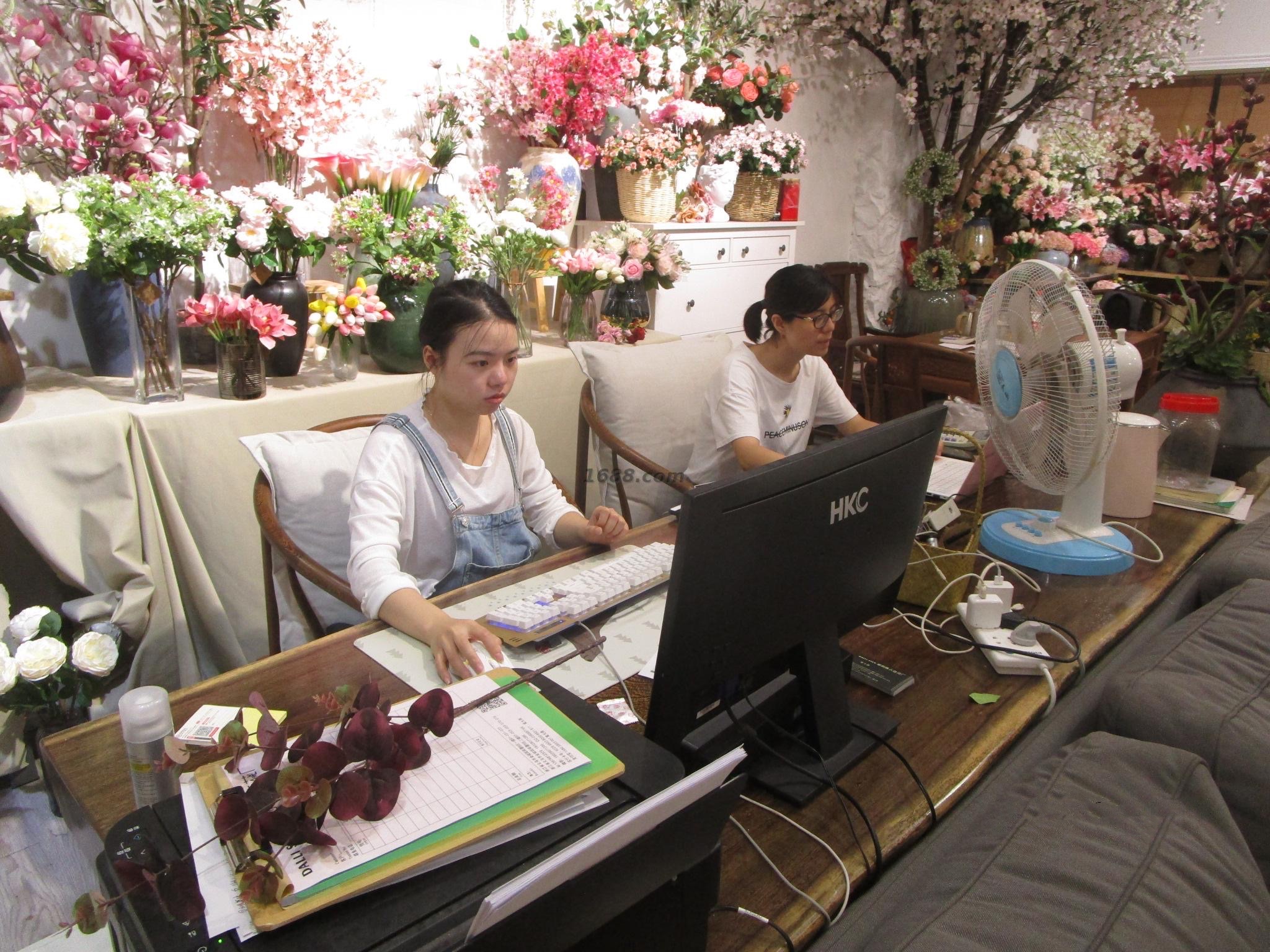 Qingdao Tingbei Arts & Crafts Co., Ltd. Garland