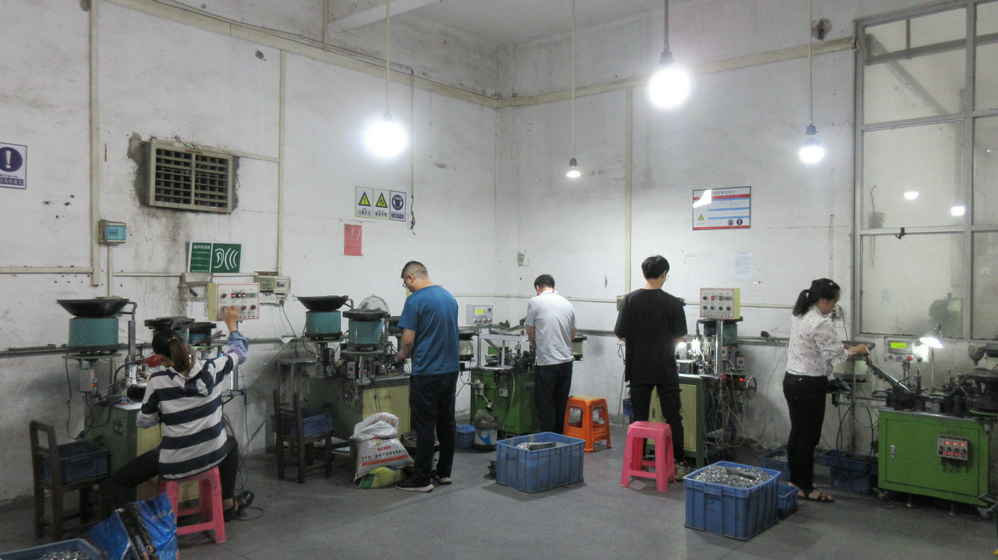 Guangzhou Jiaxin Shoe Material Co., Ltd. Nylon Zippers