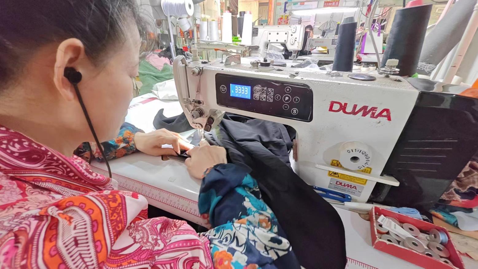 Guangzhou Luminous Costumes Electronic Technology Co., Ltd. LED Robot Costume