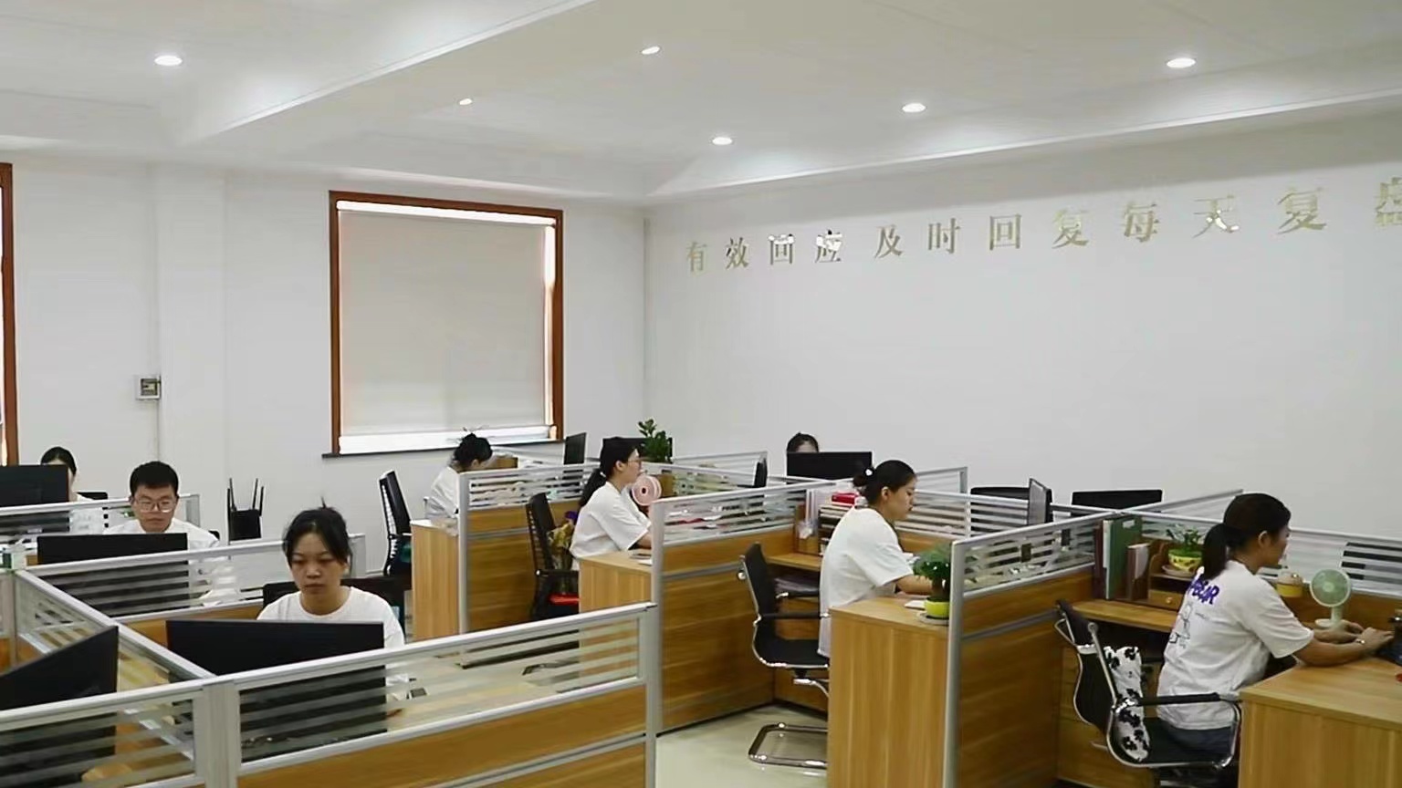 Tongxiang Xingchen Garment Co., Ltd. Shawl