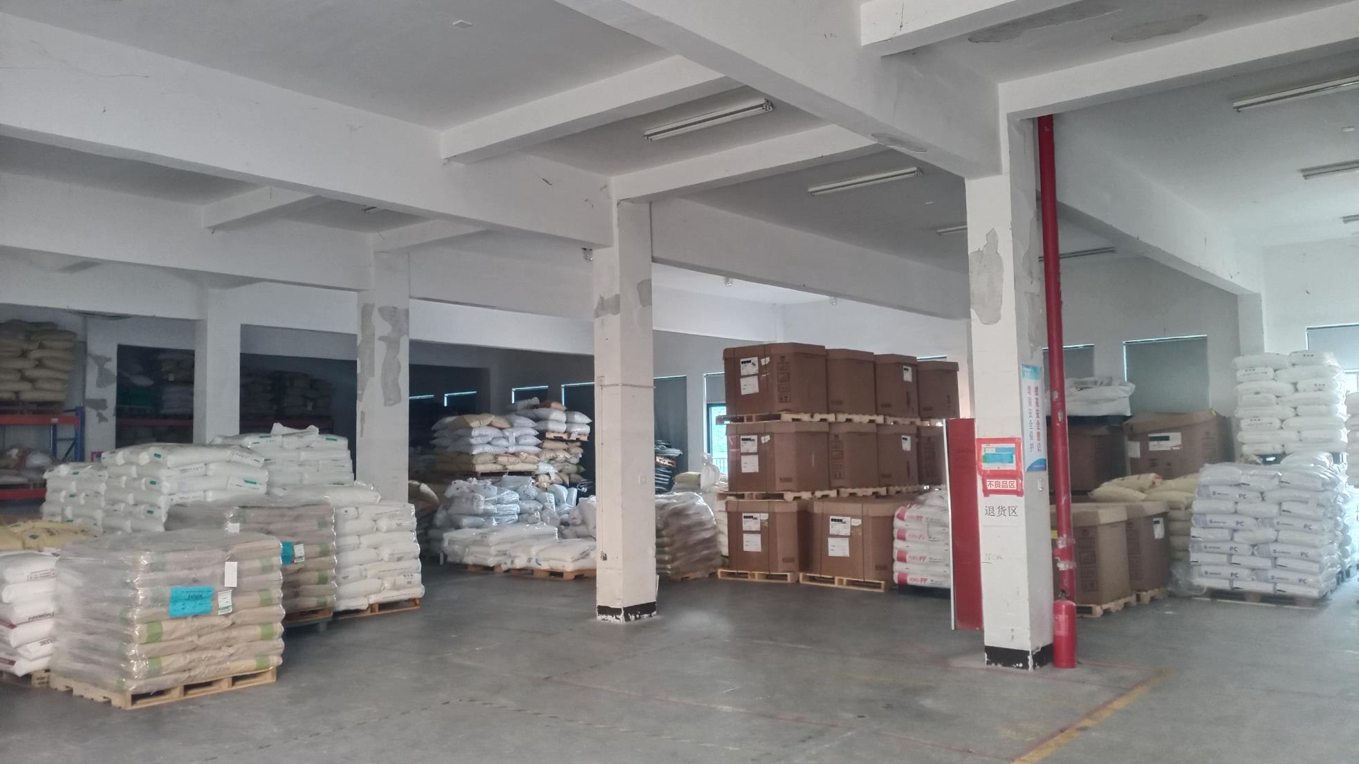 Taizhou Huangyan Xinchunlin Industry & Trade Co., Ltd. Plastic Water Bottle