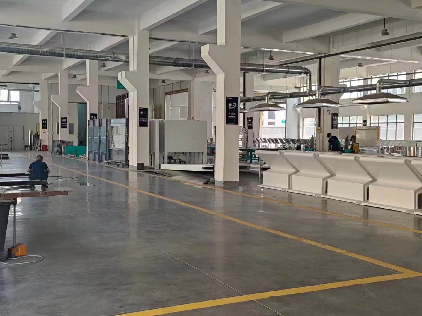 Lu'an Six Small North E-Commerce Co., Ltd. Floor standing sign