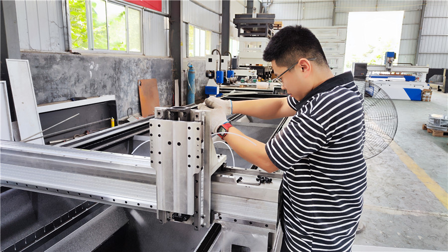 Jinan Uniontech Machinery Co., Ltd. CNC Machining Center