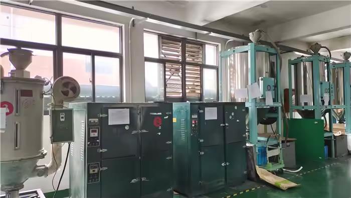 Taizhou Huangyan Xinchunlin Industry & Trade Co., Ltd. Glass Water Bottle