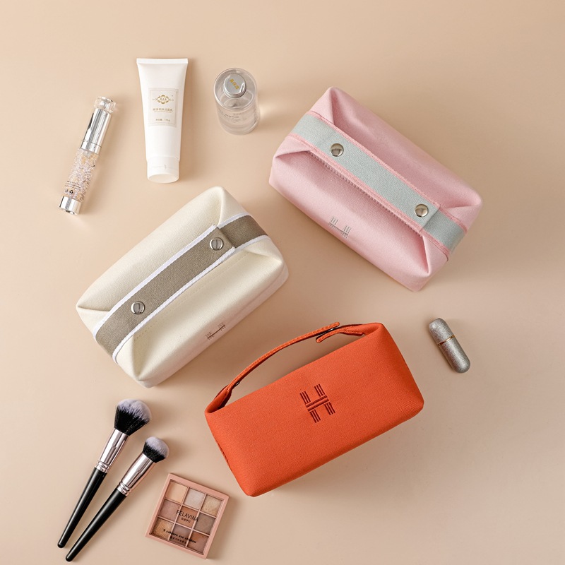 Jinhua Yirui Luggage Co., Ltd. Portable Alphabet Designer Cosmetic Bag Luxury Canvas Travel Cosmetic Bag Waterproof Handbag Fashion Makeup Storage