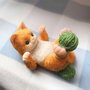 Creative Desktop Kitten play string ball resin cat Mobile Phone Holder Cute Animal Cartoon Home Decoration Birthday Gift
