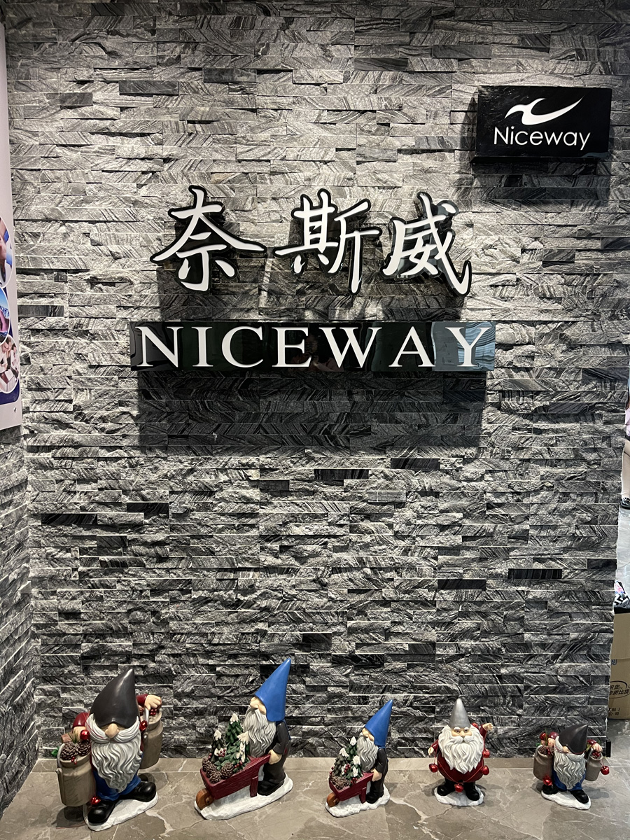 Xiamen Niceway Import& Export Co., Ltd. Ceramic Vase