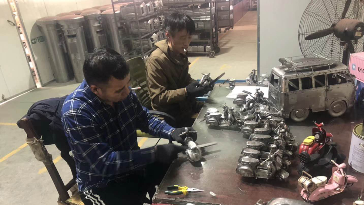 Dongyang Gaoyang Arts & Crafts Co., Ltd. Vintage Metal Models
