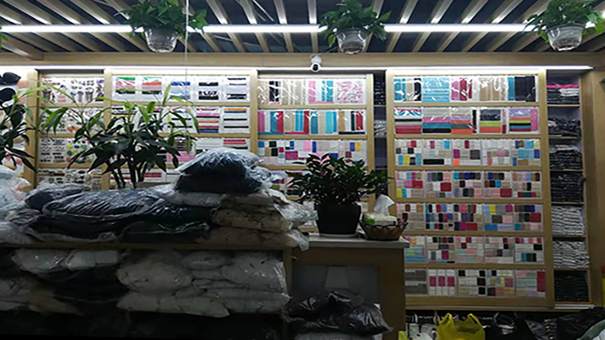 Yiwu Qianyi E-Commerce Co., Ltd. Buckles
