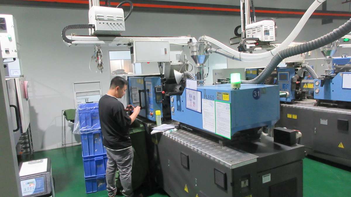Dongguan Xiewei Plastic Electronic Technology Co., Ltd. factory image 5