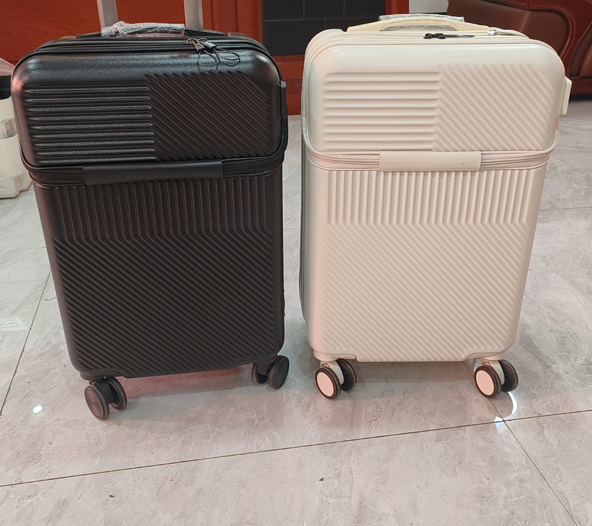 Xingan Fennu Luggage Co., Ltd. Wholesale custom white front open suitcase popular fashion travel luggage