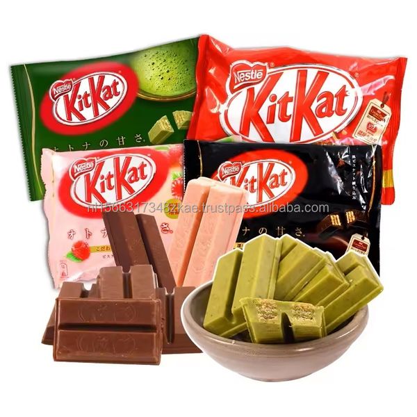 Exotic Snack Chocolates KitKat Classic White wafer Chocolate Hazelnut flavor/Strawberry flavor 120g