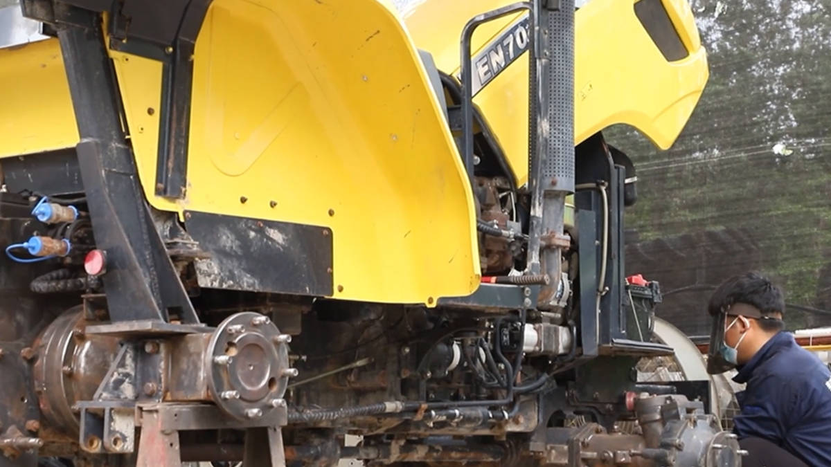 Linyi Zhonghe International Trade Co., Ltd. Tractor