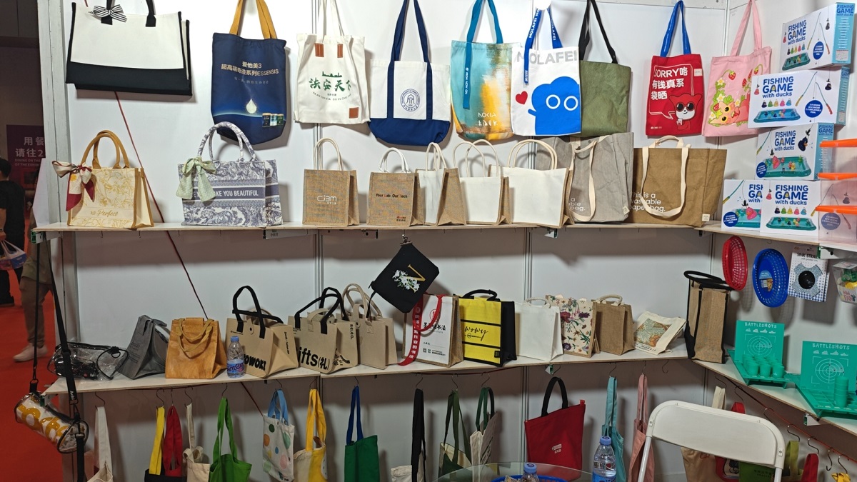 Zhejiang Weiyi Trade Co., Ltd. Handbag