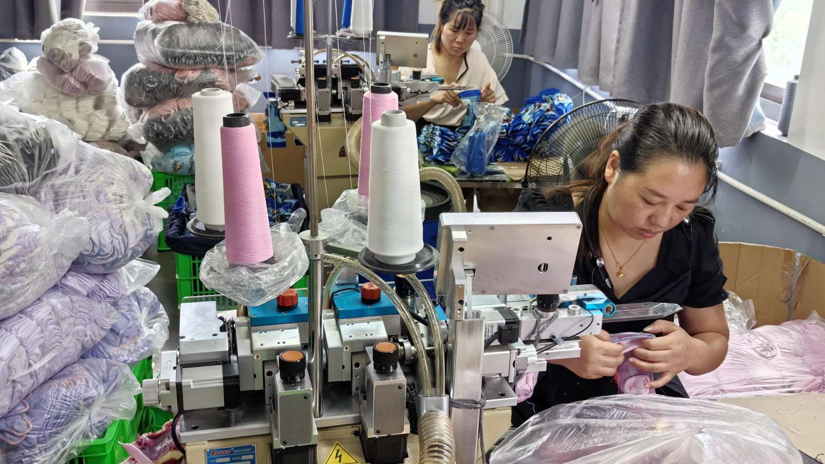 Haining Shanxin Sock Co., Ltd. factory image 4