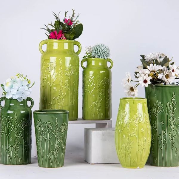 Modern Pretty Design Minimalist Porcelain Flower Vases Pot for Desk Decor or Tabletop Ornament Ceramic Vase