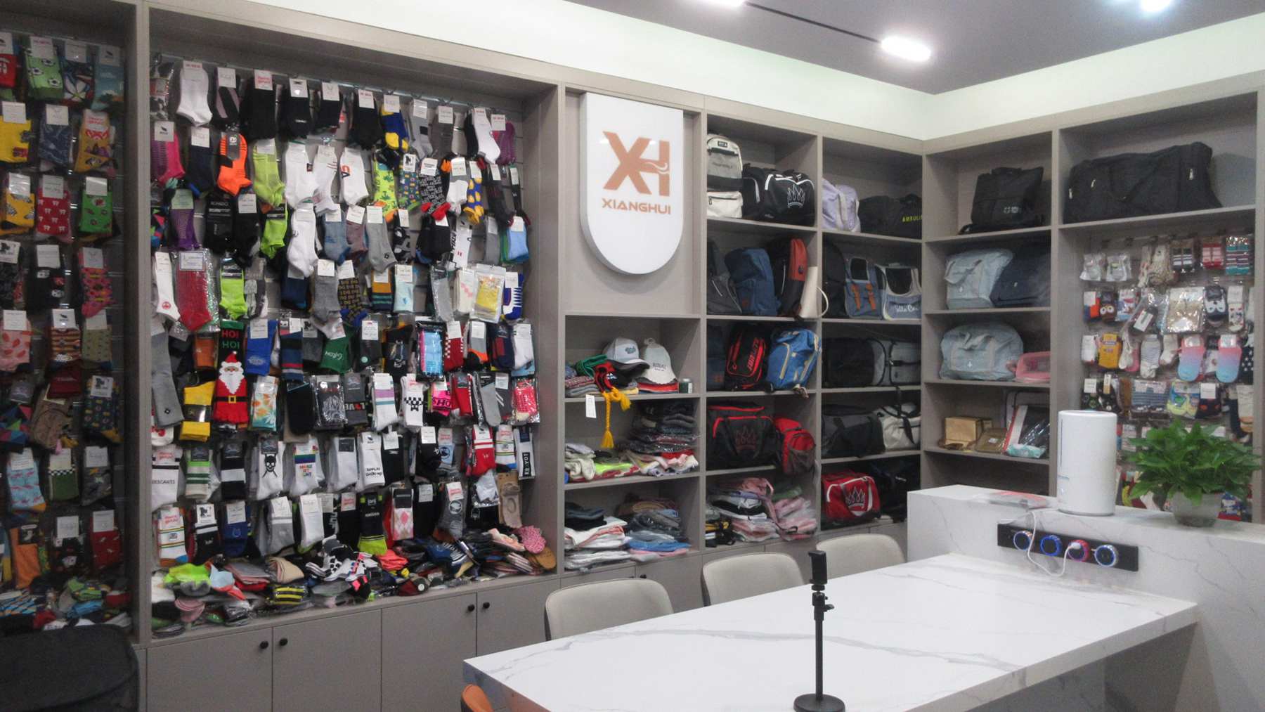 Hangzhou Xianghui International Trading Co., Ltd. Socks