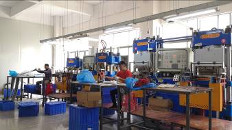 Yangjiang Kingwise Daily Use Products Co., Ltd. Damascus Steel Chef Knife