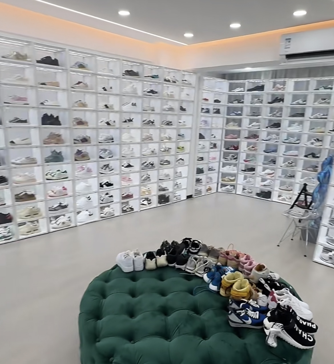 Sichuan Qirui Technology Co., Ltd. Women's shoes